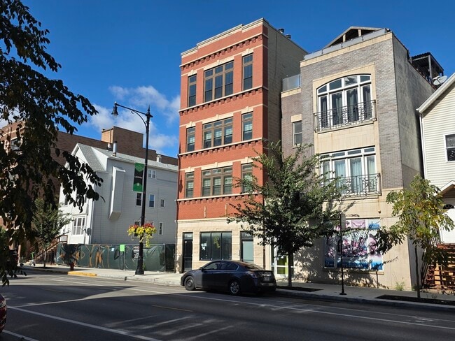 Building Photo - 1428 W Belmont Ave Unit 2