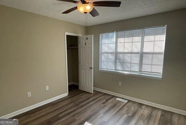 Photo - 130 Oxford Ct