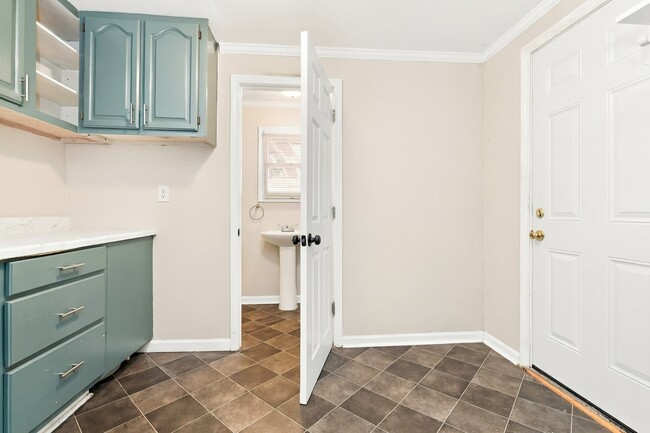 400 S Josephine Boyd St