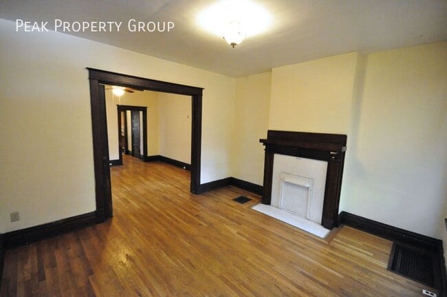 Photo - 2078 Summit St