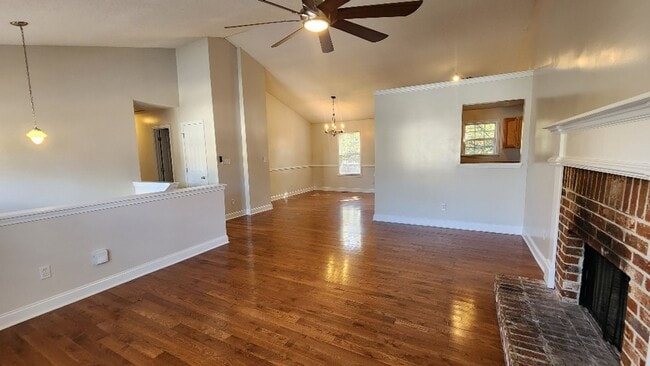 Photo - 56 Trillium Trail NE