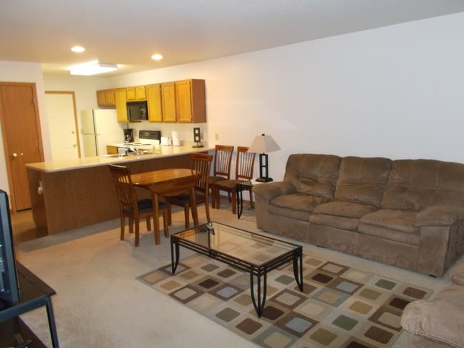 Sala de estar / Cocina - 2015 Sterling Ct