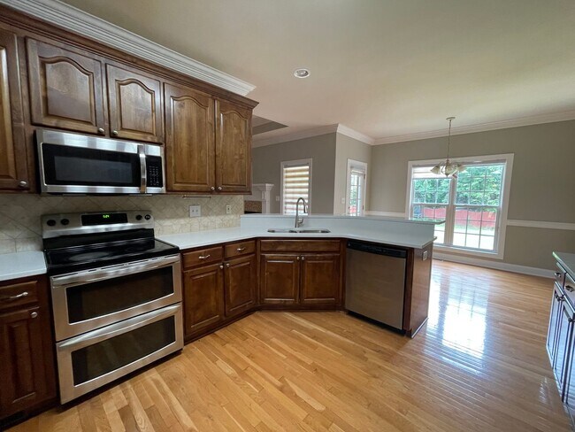 Photo - Gorgeous 4 Bedroom 2 Bathroom Home