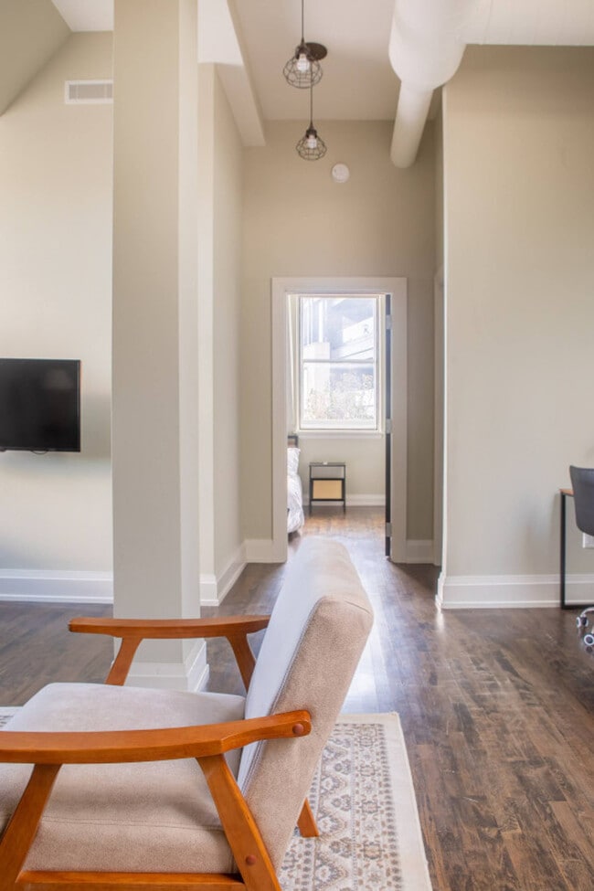 Photo - 225 E Michigan St Unidad ID1379026P