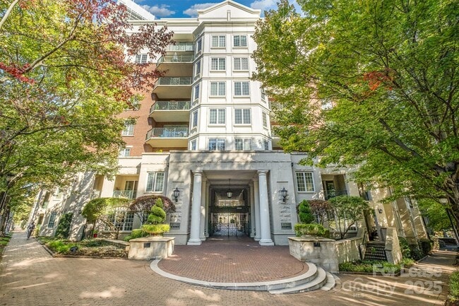 Building Photo - 300 W 5th St Unit 622