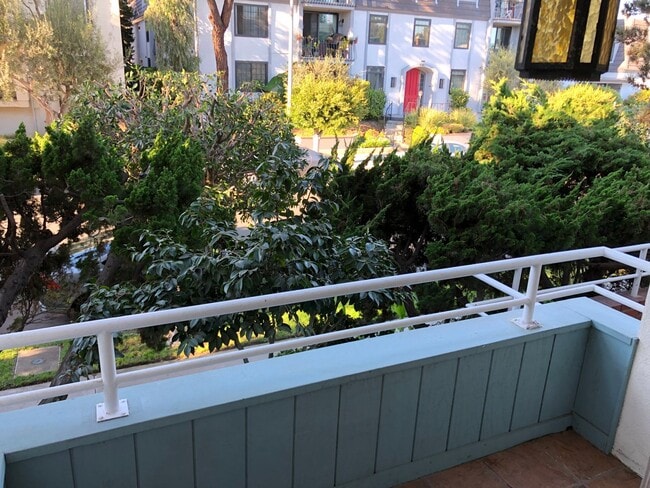 Photo - Charming sunny 1 bdrm w/hardwood in Playa Del Rey Unit 101