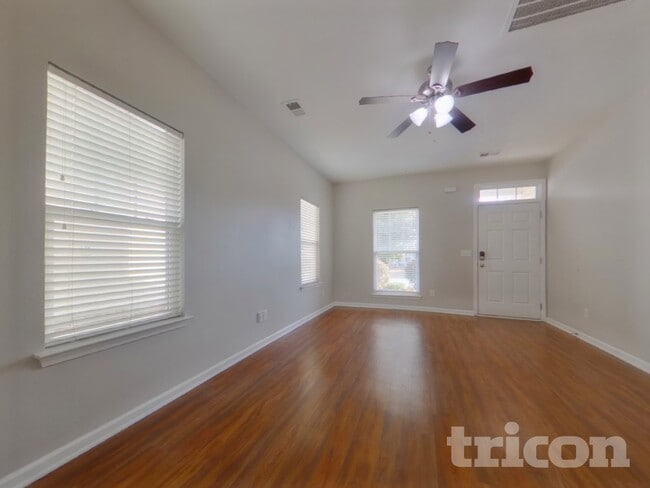 Photo - 484 Westmoreland Rd