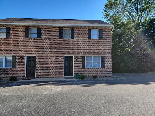 Building Photo - 1524 N Reading Rd Rental