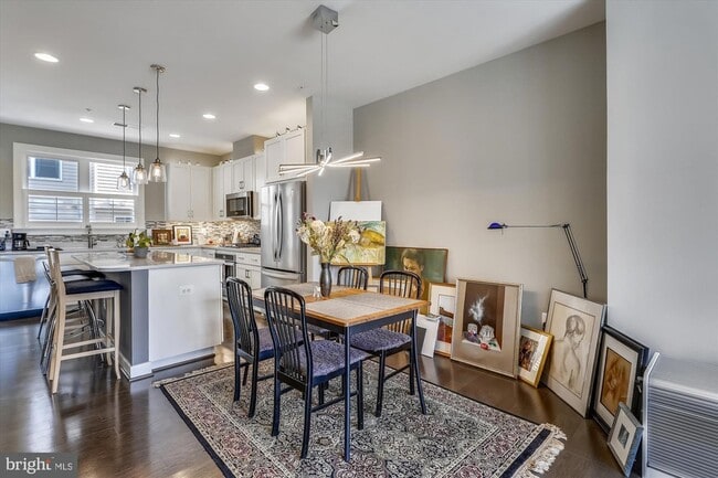 Photo - 8052 Red Hook St