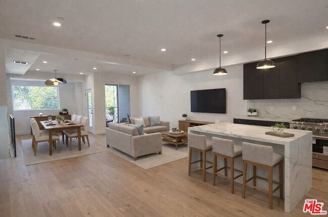 Photo - 6847 N Figueroa St