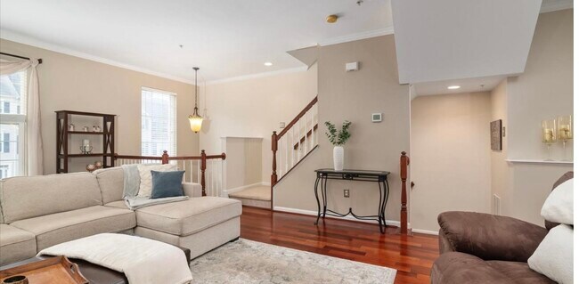 Photo - 1028 Meandering Way