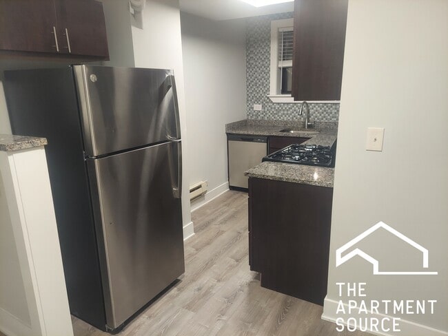 Building Photo - 4427 N Wolcott Ave