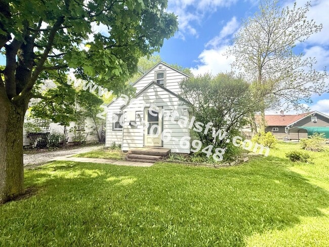 Building Photo - 3 Bedroom House