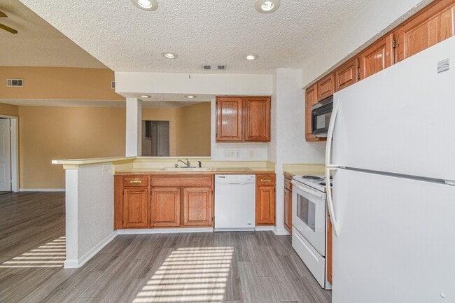 Photo - 2011 Spenwick Dr Unidad True
