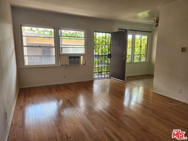 Building Photo - 939 N Stanley Ave Unit 6 Rental