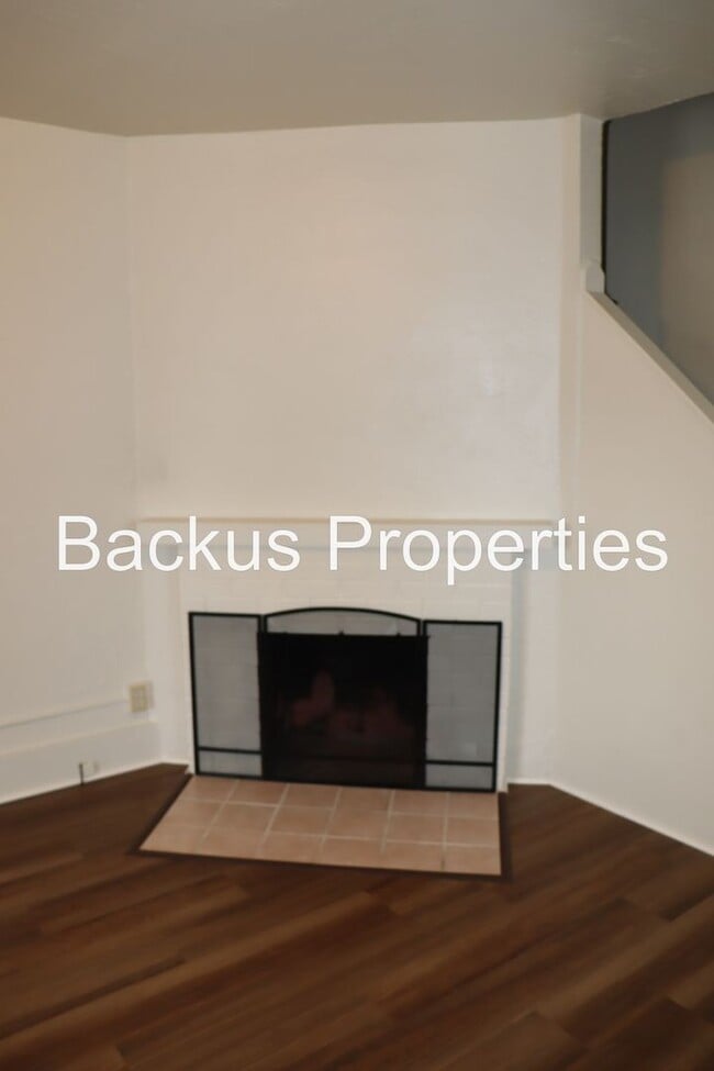 Photo - 210 Cypress Ave Unit B