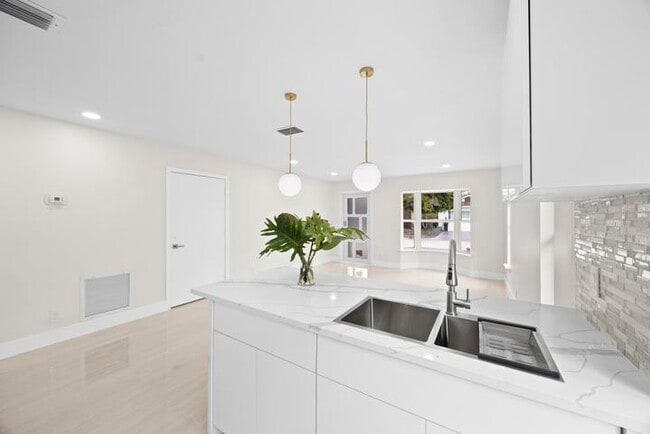 Photo - 5664 Boynton Crescent