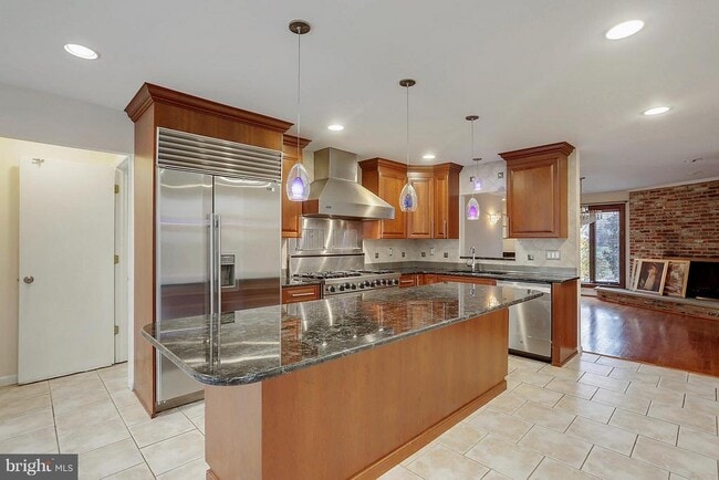 Photo - 9801 Clydesdale St