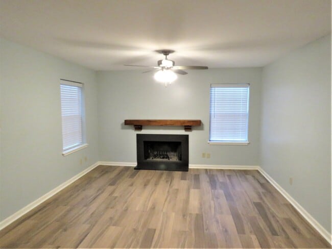 Photo - 509 E 7th St Unit Cottage 10