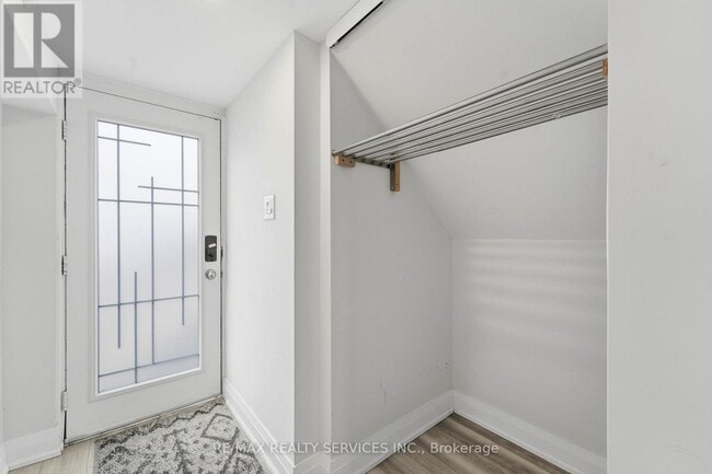 Photo - 1305 Consort Crescent