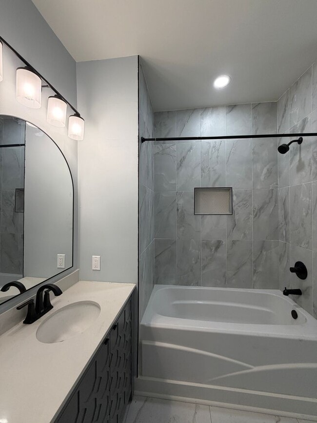 Photo - 1108 N Main St Unit 1108 North Main St. Apt. B