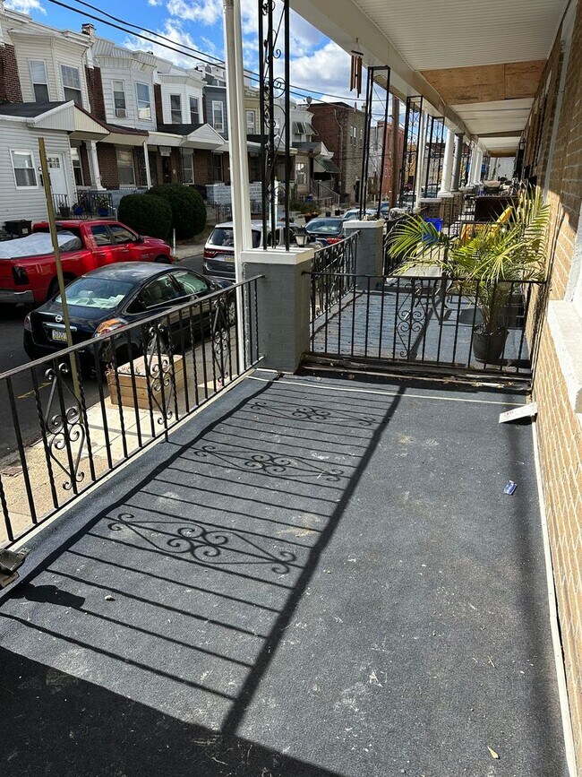 Photo - Newly Renovated 3 Bed/1 Bath Rowhome