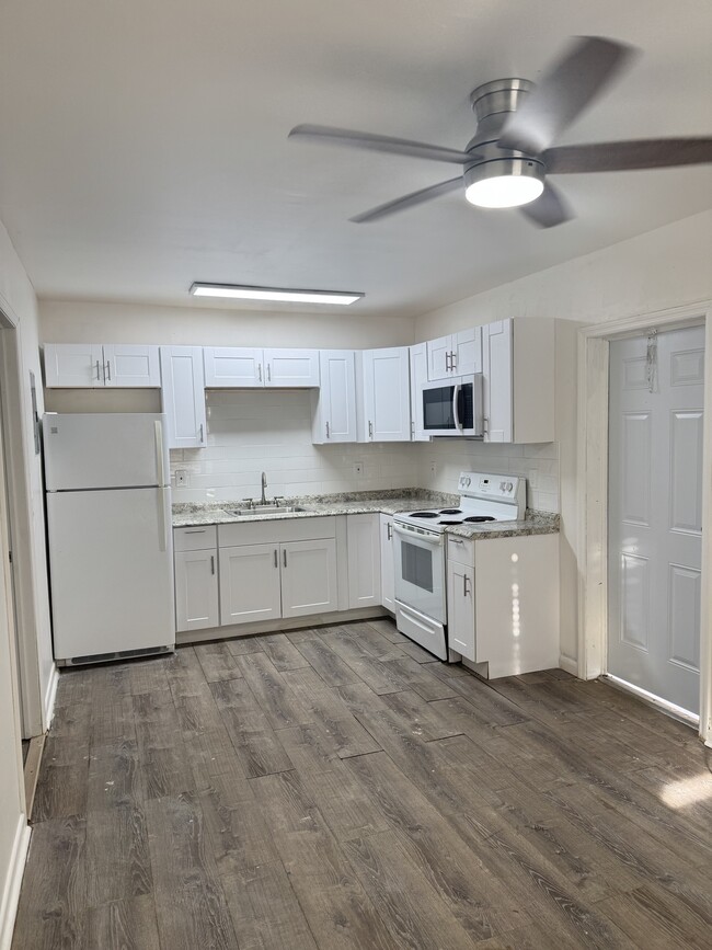 Photo - 1017 N E St Unidad 2