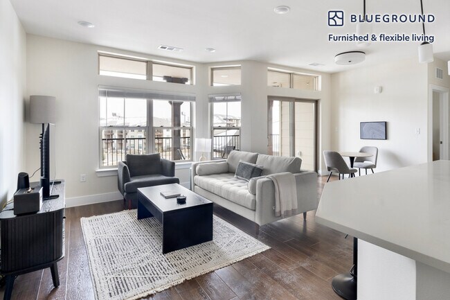 Building Photo - 1501 W Howard Ln