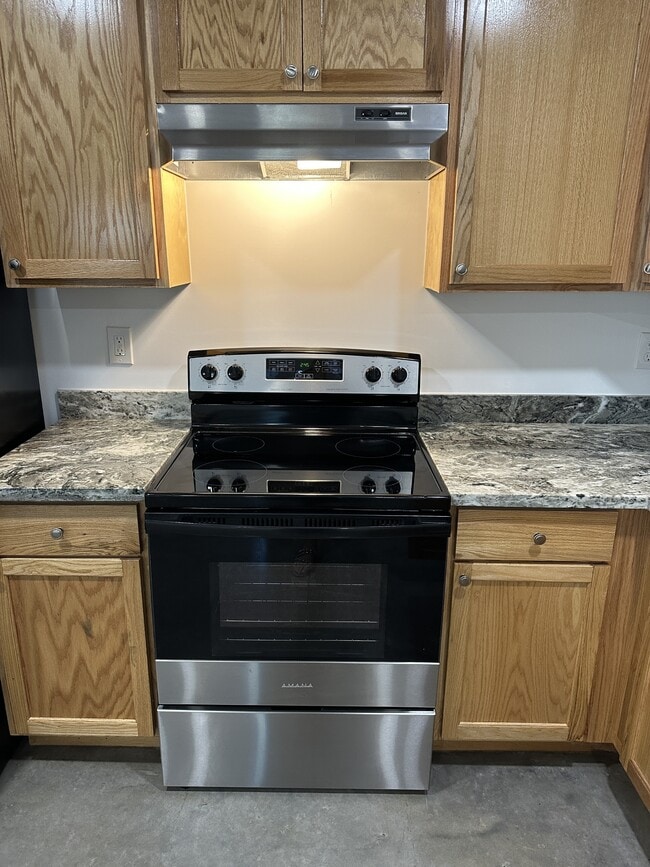 Photo - 126 S Refinery St