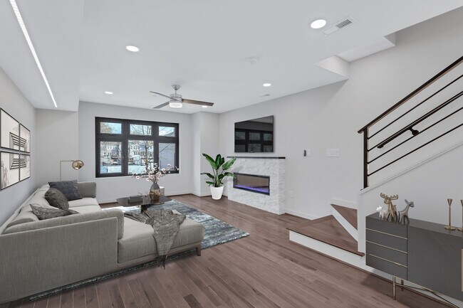 Building Photo - 909 I St NE Unit 2