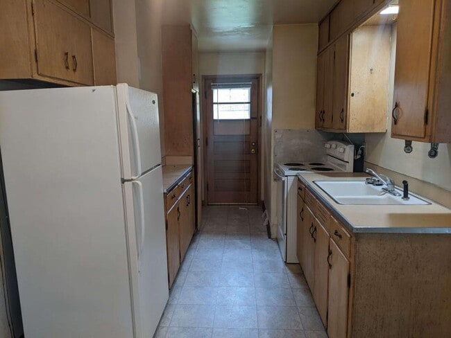 Photo - 1121/1123 Tower Ct Unit 1123 Tower Ct