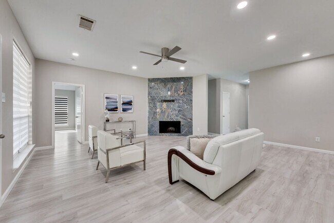 Photo - 506 Pecos Path Dr