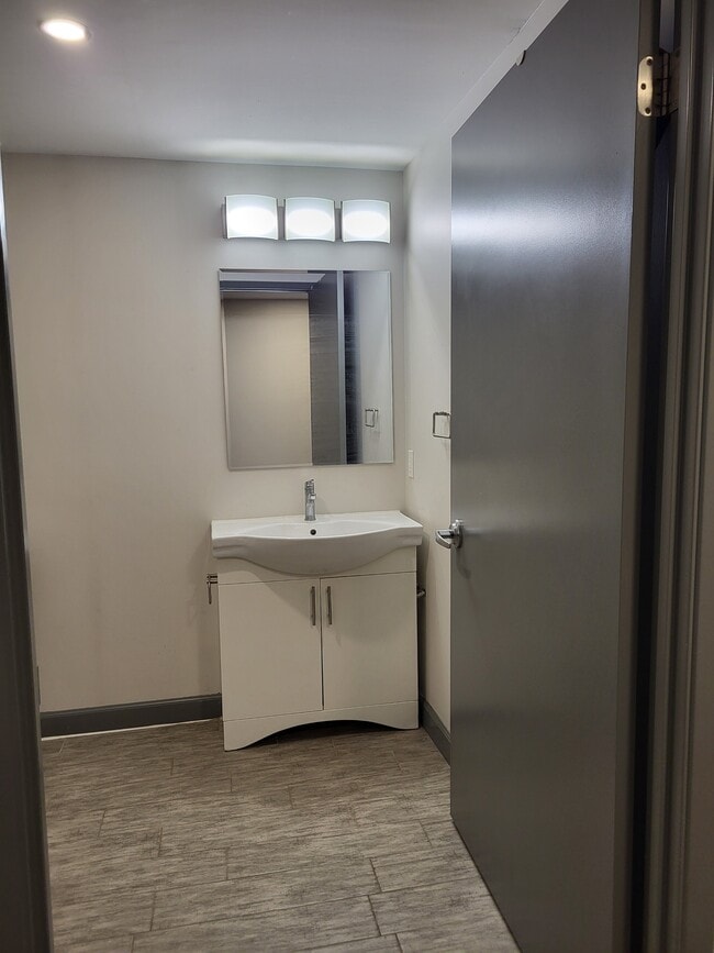 Photo - 258A-258A Sunview St