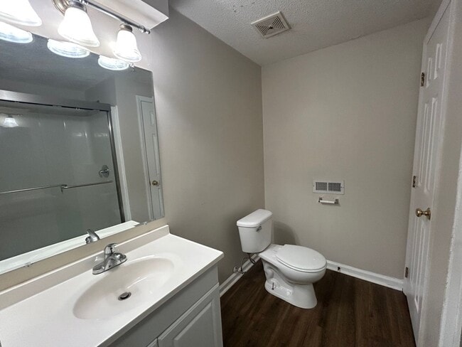 Photo - IVERJOHN4107 Unit 1