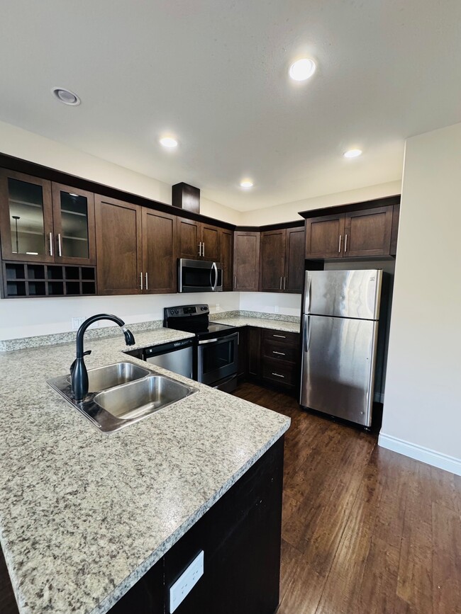 Building Photo - 8306-8387 87 Ave