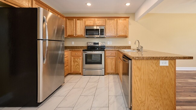 Special: 2BR, 1 1/2BA townhouse $300 off first month