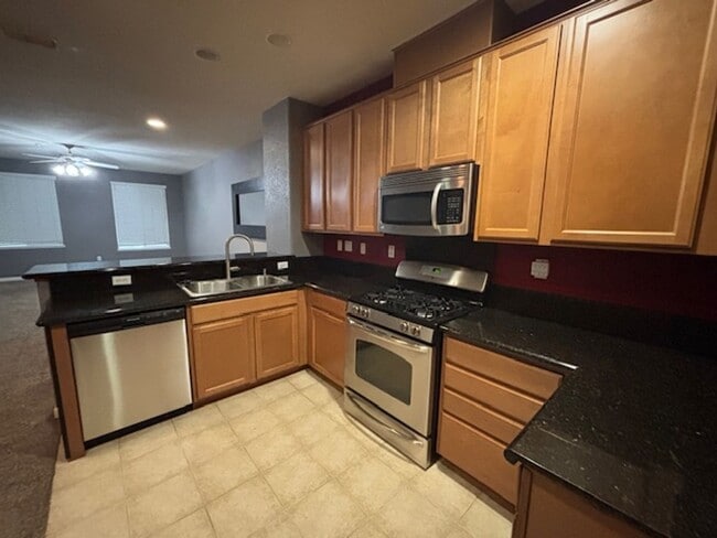 Building Photo - 2BD/2.5BA Condo located in Lincoln