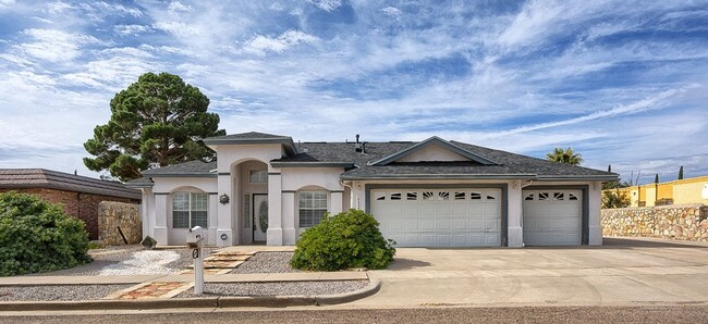 Beautiful house with a pool and refrigerat... - Beautiful house with a pool and refrigerat...