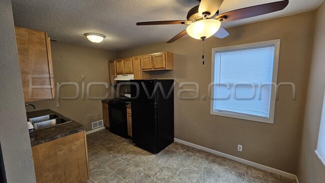 Photo - 1207 O Ave Pl NE