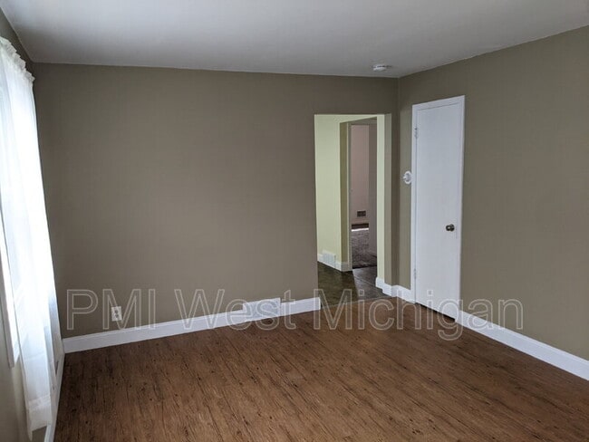 Photo - 2102 36th St SW