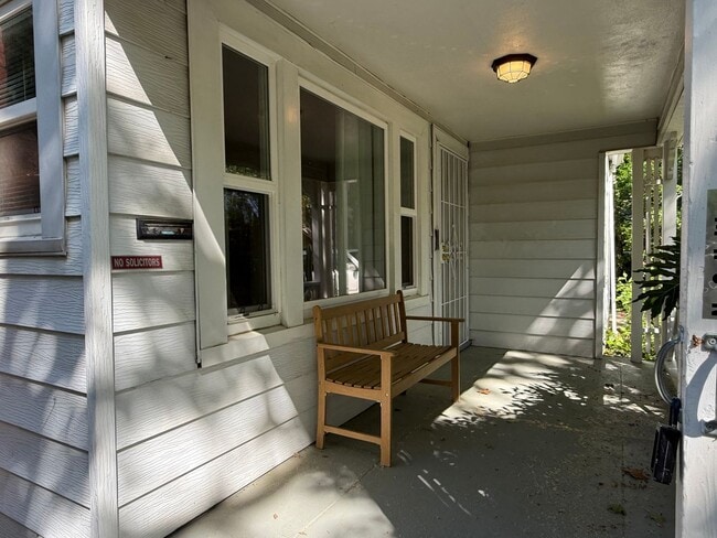 Photo - Cozy 2 bed 1 bath available now!