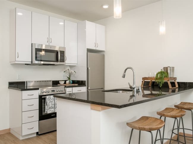 1 Bed / 1 Bath - 702 SF - Kitchen - Trio Apartments