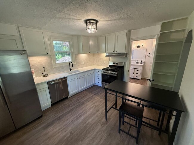 Photo - 2901 Lindsay Ave