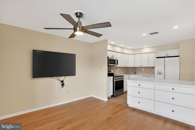 Photo - 215 Haddonfield Cmns Unit 215