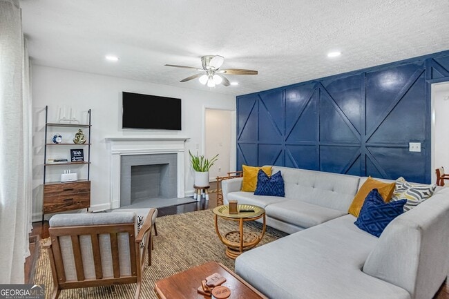 Photo - 2100 Cascade Rd