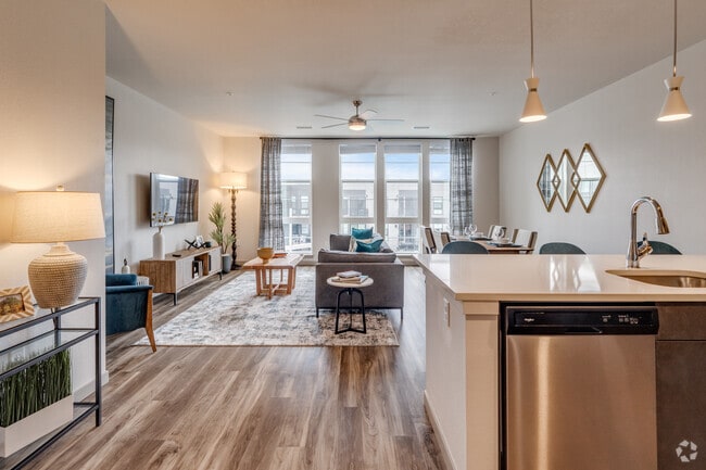 1 BR, 1 BA - 865 SF