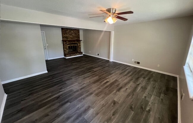 Photo - Spacious 3 Bedroom Home with Bonus Basemen...