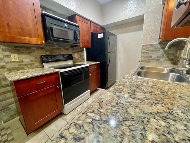 Photo - 421 W San Antonio St Unit J1