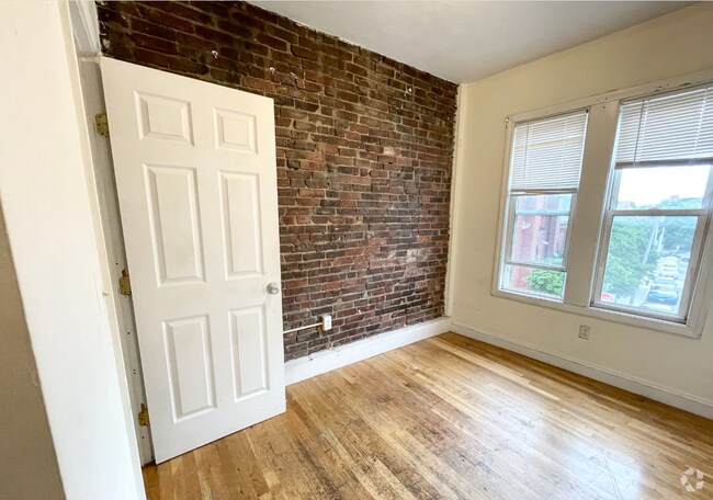 Building Photo - 733 Parker St Rental