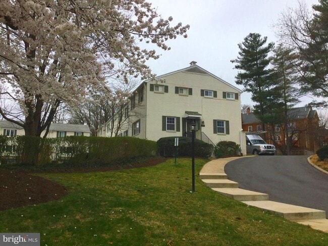 Building Photo - 5358 Pooks Hill Rd Rental